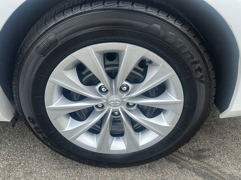 Used 2015 Toyota Camry LE image 15