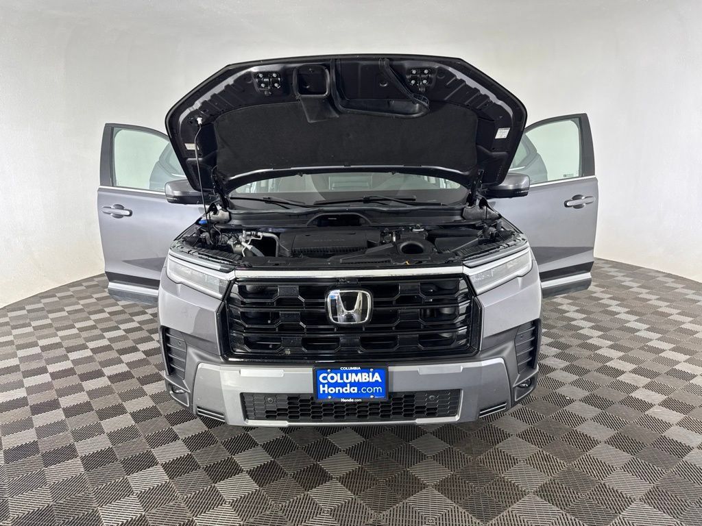 Certified 2026 Honda Pilot Touring image 12