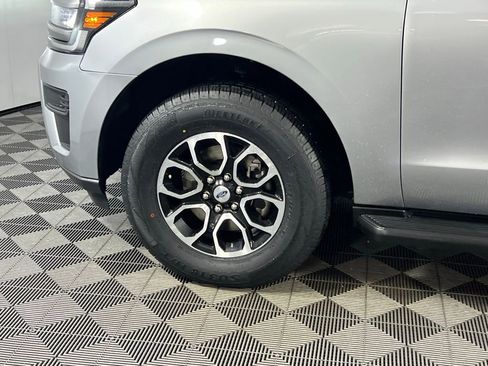 Used 2024 Ford Expedition Max XLT image 11