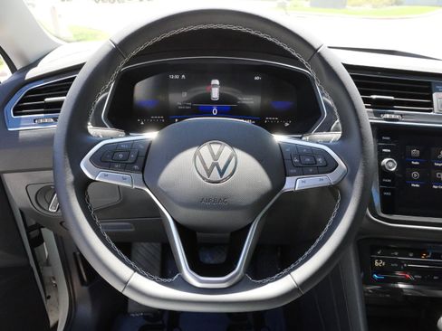 Certified 2023 Volkswagen Tiguan SE w/ Panoramic Sunroof Package AWD/4WD image 26
