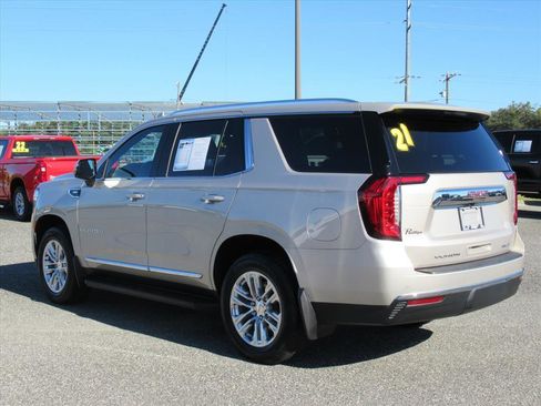 Used 2021 GMC Yukon SLT w/ SLT Luxury Package image 4