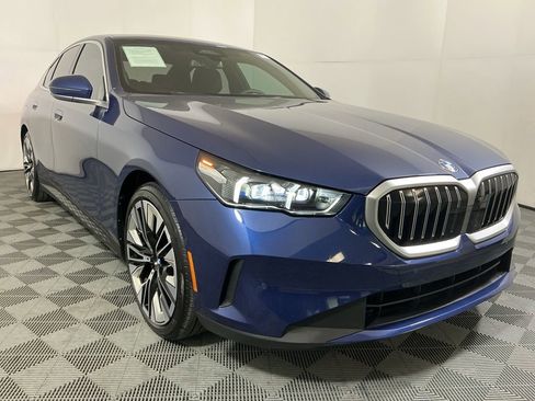 Certified 2025 BMW 530i w/ Premium Package image 4