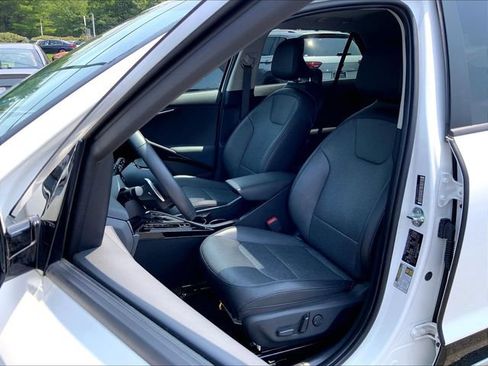Used 2023 Kia Niro FWD image 5