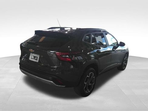 Used 2025 Chevrolet Trax LT FWD image 4