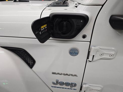 Used 2024 Jeep Wrangler Unlimited Sahara AWD/4WD image 12