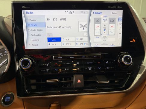 Used 2021 Toyota Highlander Platinum AWD/4WD image 32