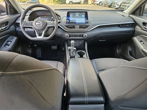 Used 2024 Nissan Altima 2.5 SV image 8