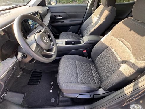 Certified 2025 Nissan Kicks SV image 11