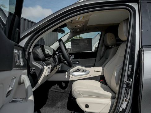 Used 2026 Mercedes-Benz GLS 450 4MATIC image 11