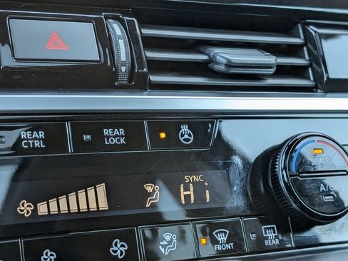 Used 2024 Nissan Pathfinder Platinum w/ Cargo Package image 39