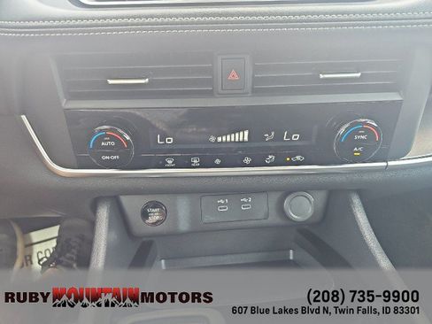 Used 2025 Nissan Rogue SV AWD/4WD image 21