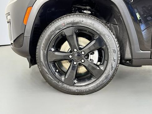 New 2026 Jeep Grand Cherokee L Limited w/ Limited Altitude Package AWD/4WD image 36