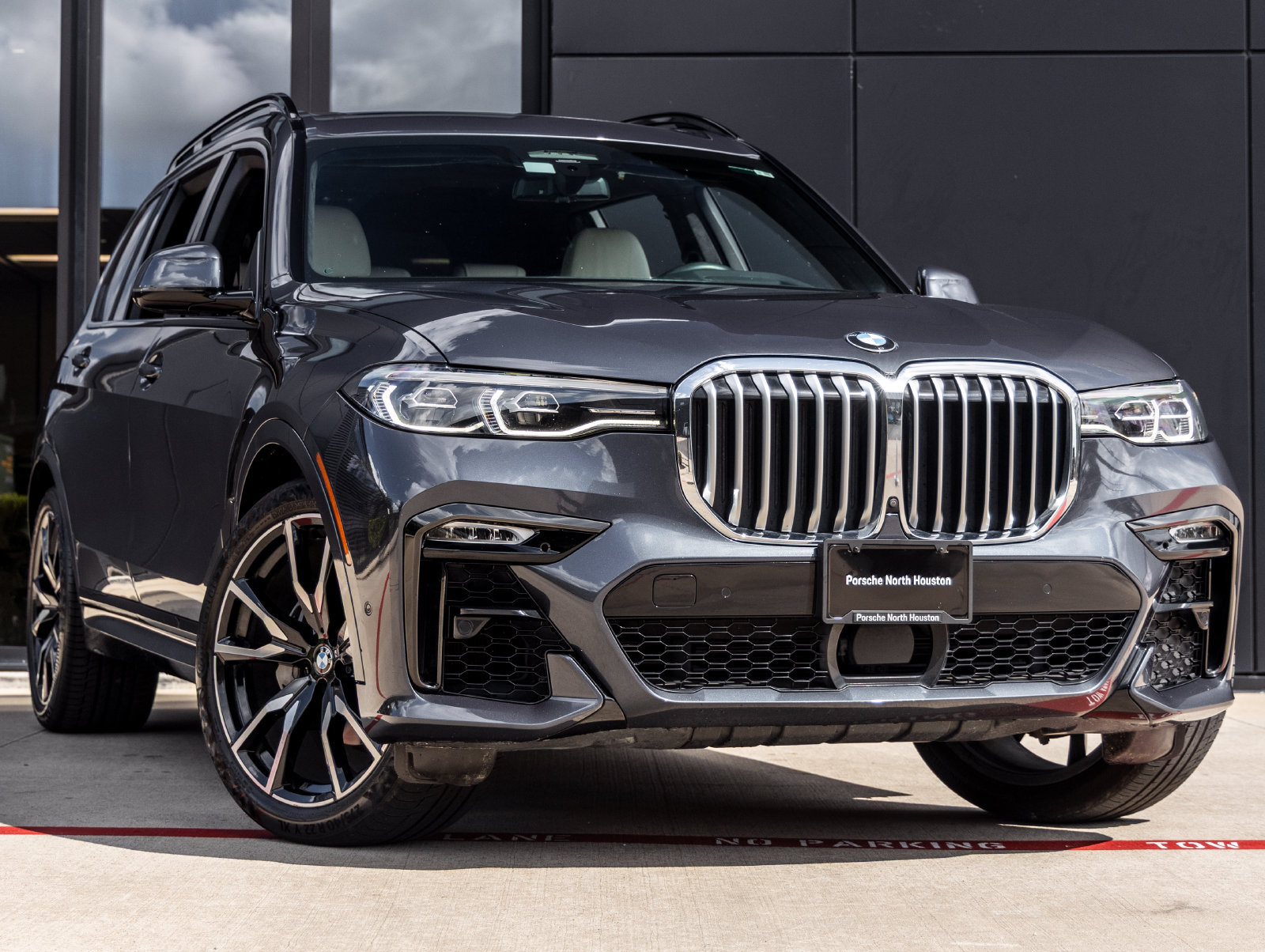 Used 2020 BMW X7 xDrive40i w/ M Sport Package AWD/4WD image 2