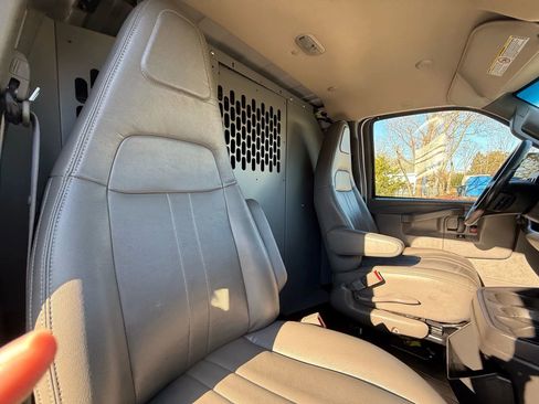 Used 2022 GMC Savana 2500 Regular Van 3D w/ Communications Package image 47