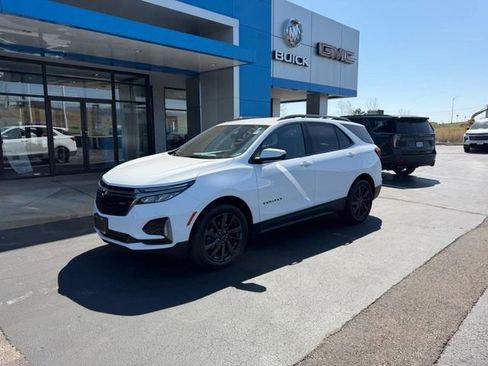 Used 2022 Chevrolet Equinox RS image 2