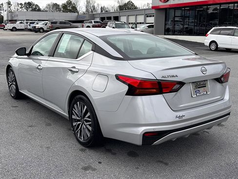 Used 2025 Nissan Altima 2.5 SV image 5