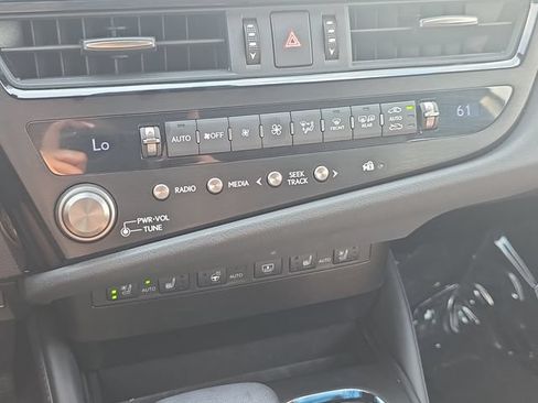 Certified 2025 Lexus ES 300h Ultra Luxury w/ Accessory Package (Z2) FWD image 24