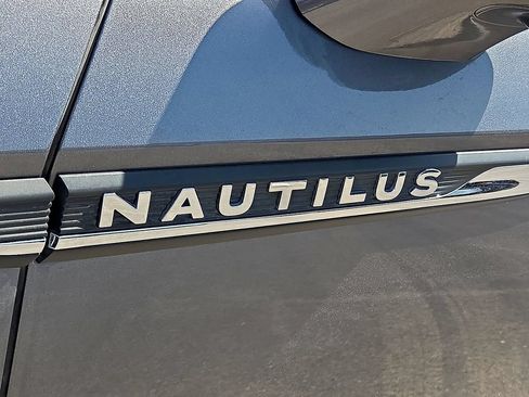Used 2022 Lincoln Nautilus Reserve FWD image 10