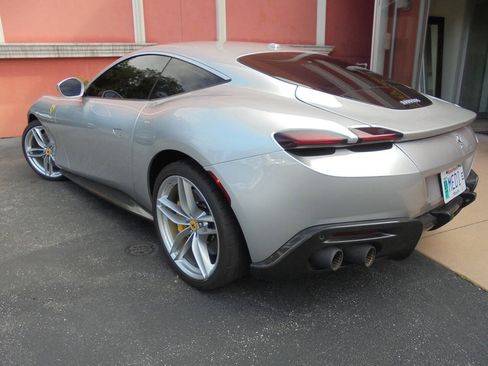 Used 2021 Ferrari Roma RWD image 23