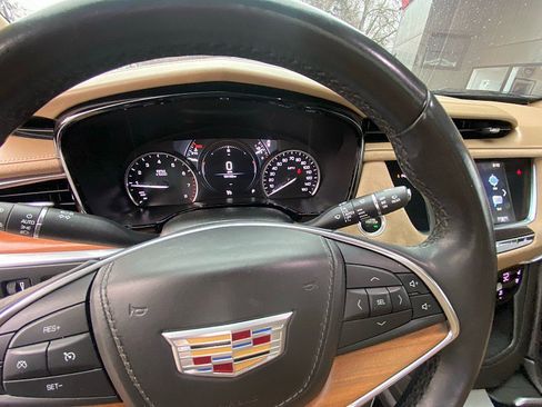 Used 2018 Cadillac XT5 Platinum w/ Driver Assist Package image 11