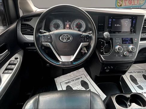 Used 2016 Toyota Sienna SE FWD image 8
