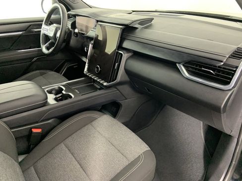 Used 2025 GMC Acadia Elevation image 27