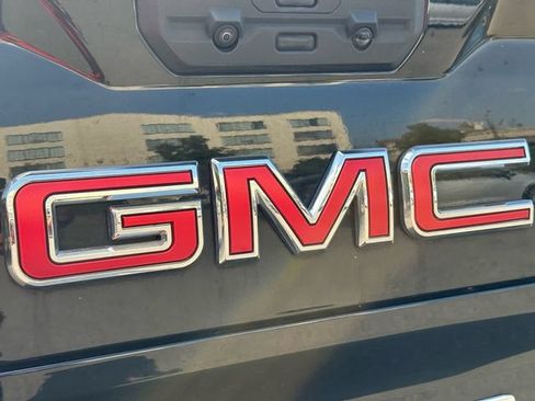 Used 2025 GMC Sierra 1500 SLT AWD/4WD image 10