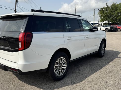 New 2027 Ford Expedition Platinum w/ Driver's Package RWD image 3