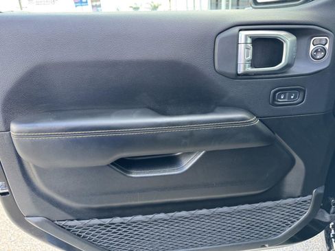 Used 2025 Jeep Wrangler Sahara w/ Safety Group image 15