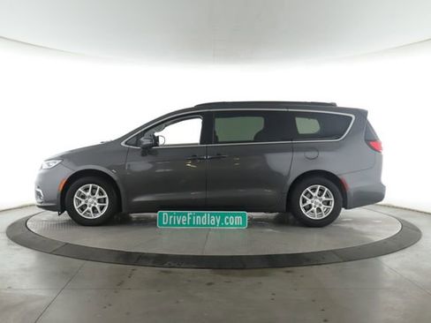 Used 2022 Chrysler Pacifica Touring-L FWD image 9