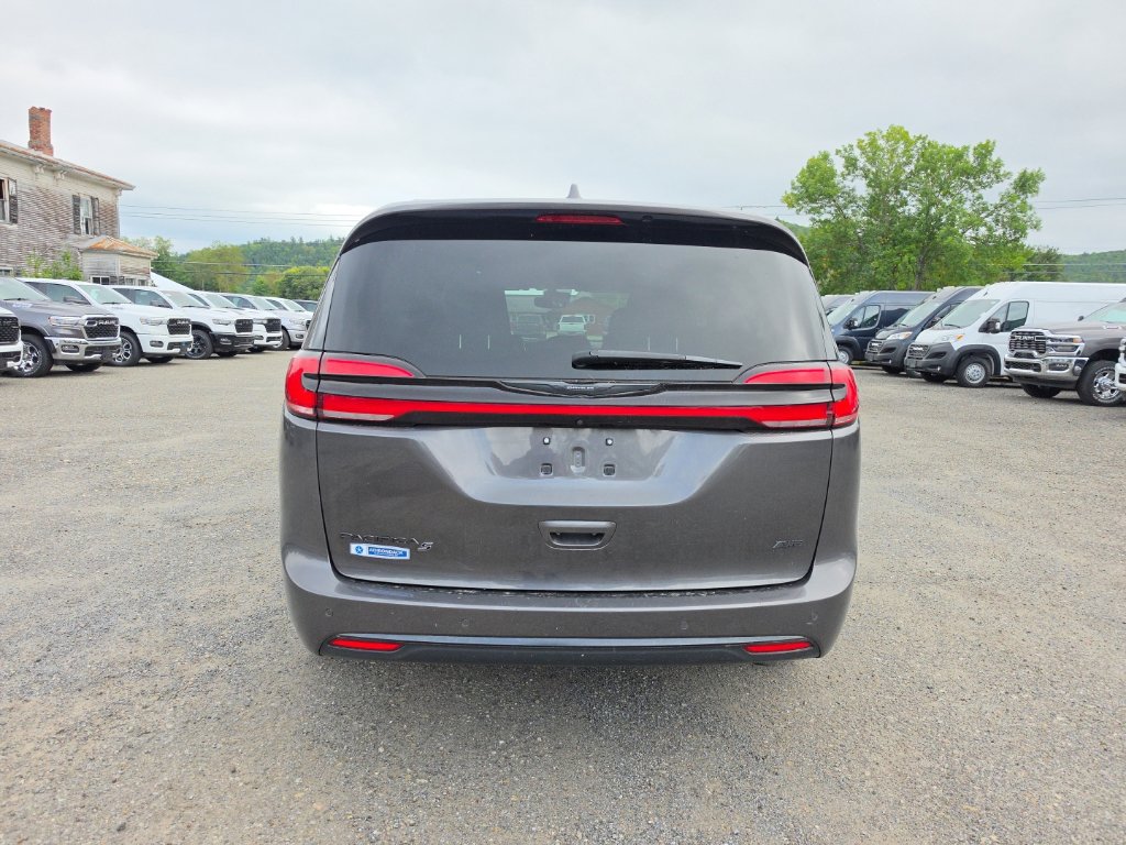 Used 2021 Chrysler Pacifica Touring w/ Cold Weather Group AWD/4WD image 6