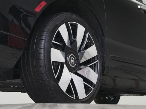 Certified 2025 Rolls-Royce Cullinan AWD/4WD image 51