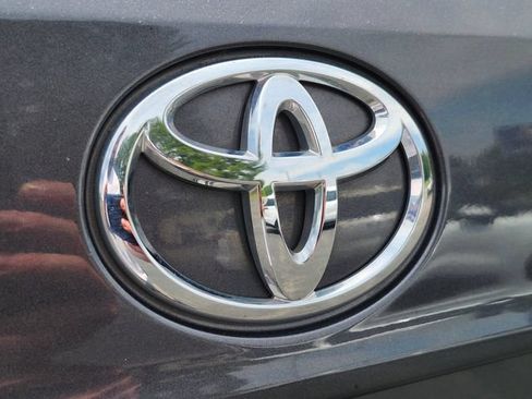 Used 2022 Toyota Highlander XLE AWD/4WD image 22