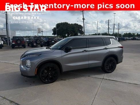 Used 2023 Mitsubishi Outlander SE FWD image 1