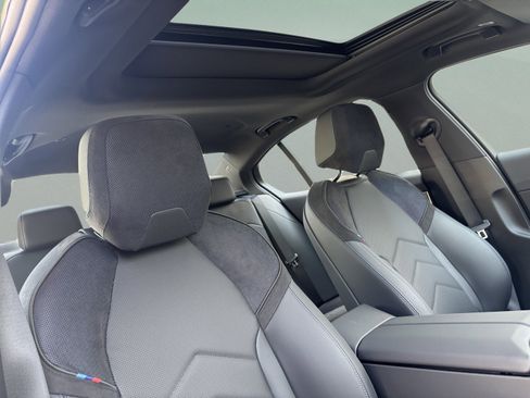 Used 2026 BMW i5 eDrive40 w/ M Sport Package RWD image 23