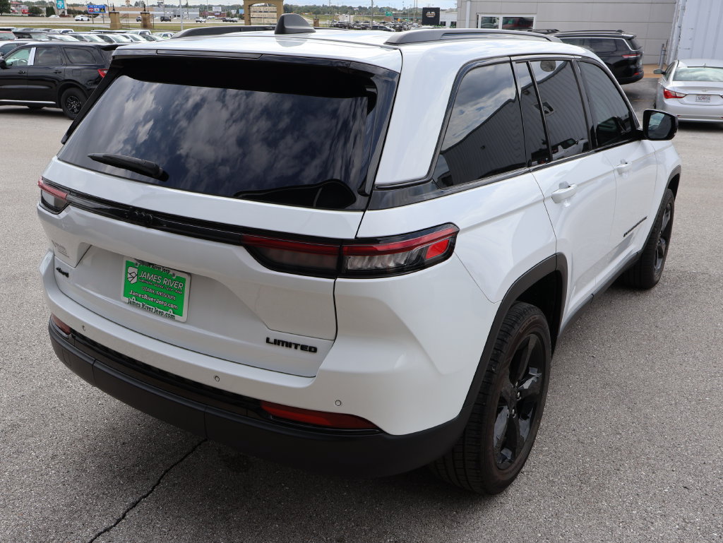 Used 2023 Jeep Grand Cherokee Limited w/ Black Appearance Package AWD/4WD image 5
