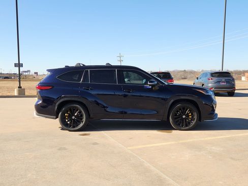 Used 2023 Toyota Highlander XSE image 7
