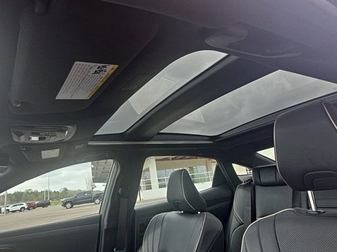 Used 2023 Toyota Crown Platinum image 23