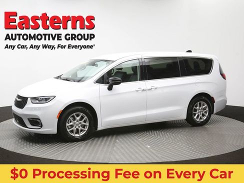 Used 2024 Chrysler Pacifica Touring-L FWD image 59