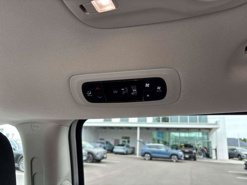 Used 2023 Chrysler Voyager LX FWD image 16