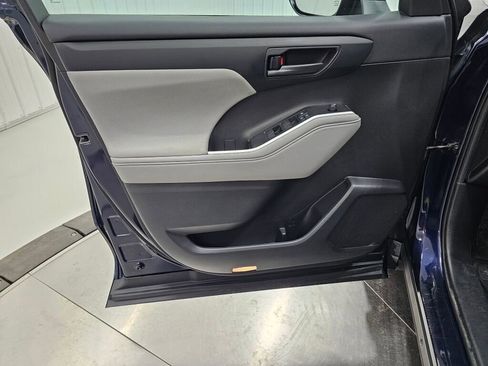 Used 2021 Toyota Highlander LE image 32