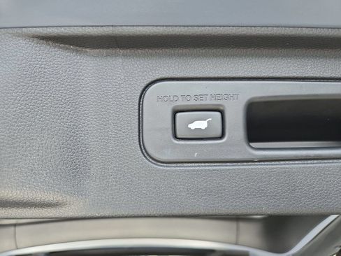 Used 2025 Honda Pilot Black Edition image 33