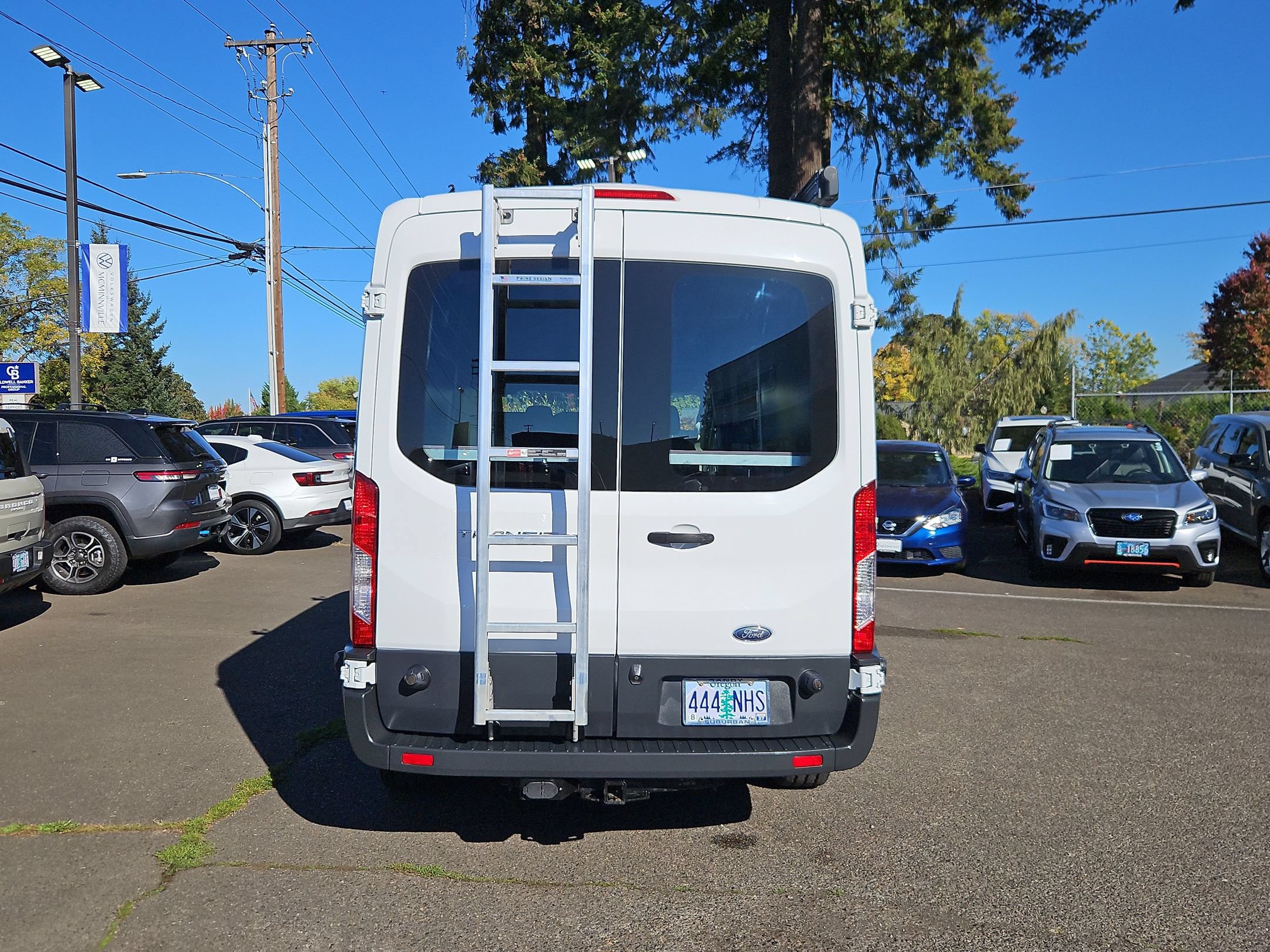 Used 2017 Ford Transit 250 148 Medium Roof RWD image 4