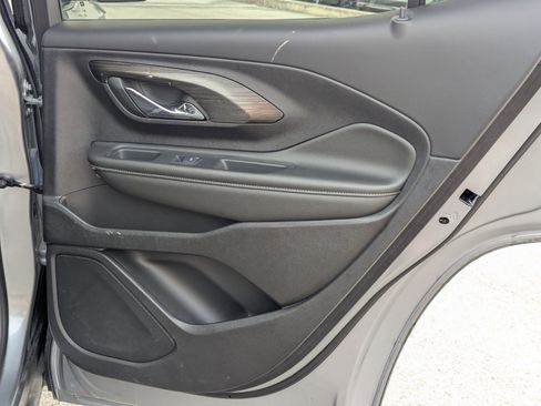 Used 2024 GMC Terrain SLE w/ Driver Convenience Package image 26