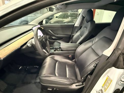 Used 2019 Tesla Model 3 Standard Range RWD image 9