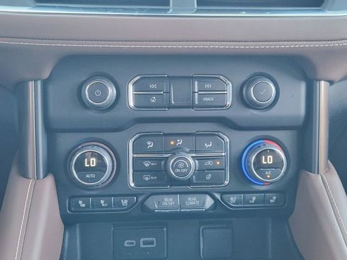 Used 2024 Chevrolet Tahoe High Country w/ Advanced Technology Package image 17