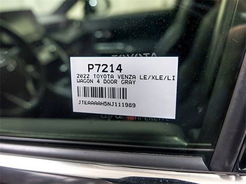 Certified 2022 Toyota Venza XLE image 29