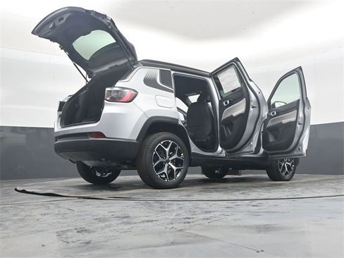 New 2026 Jeep Compass Limited w/ Mopar Graphics Package image 52
