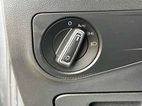 Used 2022 Volkswagen Tiguan SE image 34