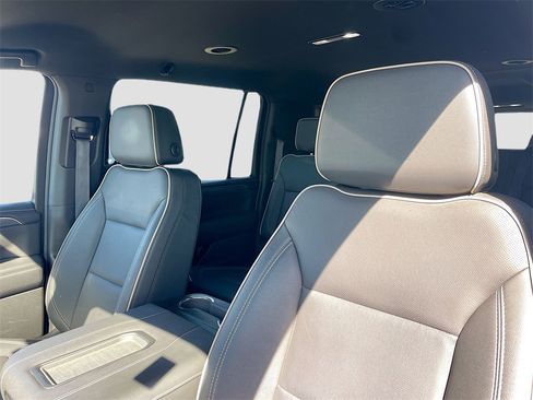 Used 2024 GMC Yukon XL SLT w/ SLT Luxury Package image 13